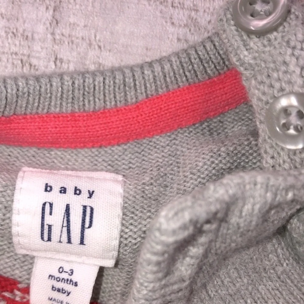 Baby Gap grey rainbow heart sweater with ruffle sleeves size 0-3 months